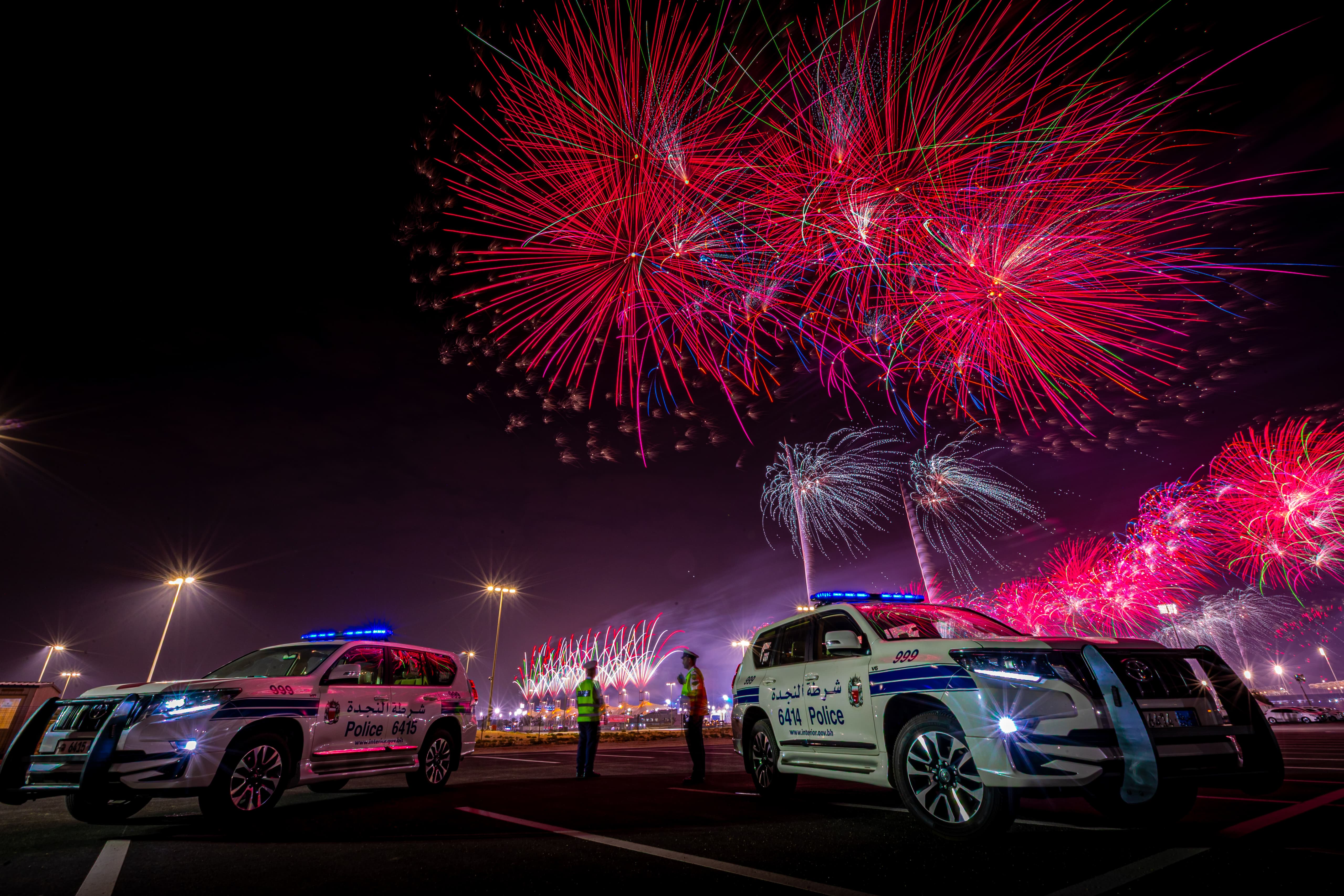 نجاح وزارة الداخلية في تنظيم وتأمين فعاليات اليوم الأخير من سباق الفورمولا 1 ، وجانب من مشاركة الجمهور في جناح وزارة الداخلية بحلبة البحرين الدولية<